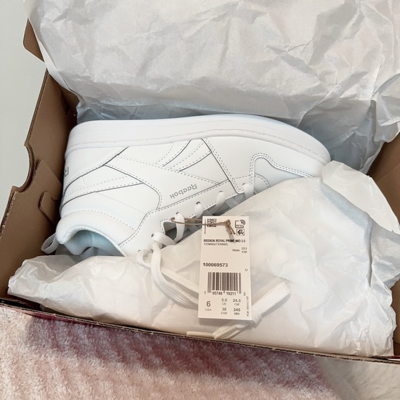 Reebok White High-Top Sneakers with Padded Ankle - Picture 2 of 8